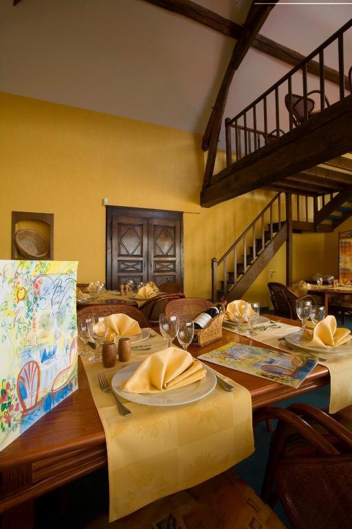 Logis Hotel Du Pont Neuf Le Veurdre Dış mekan fotoğraf