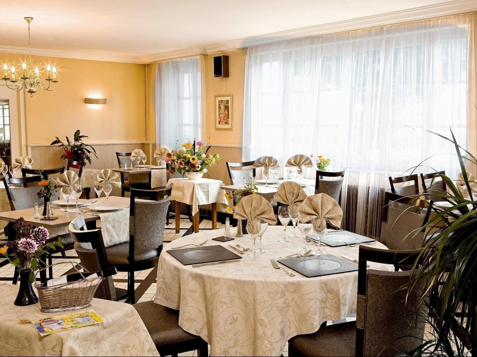 Logis Hotel Du Pont Neuf Le Veurdre Dış mekan fotoğraf