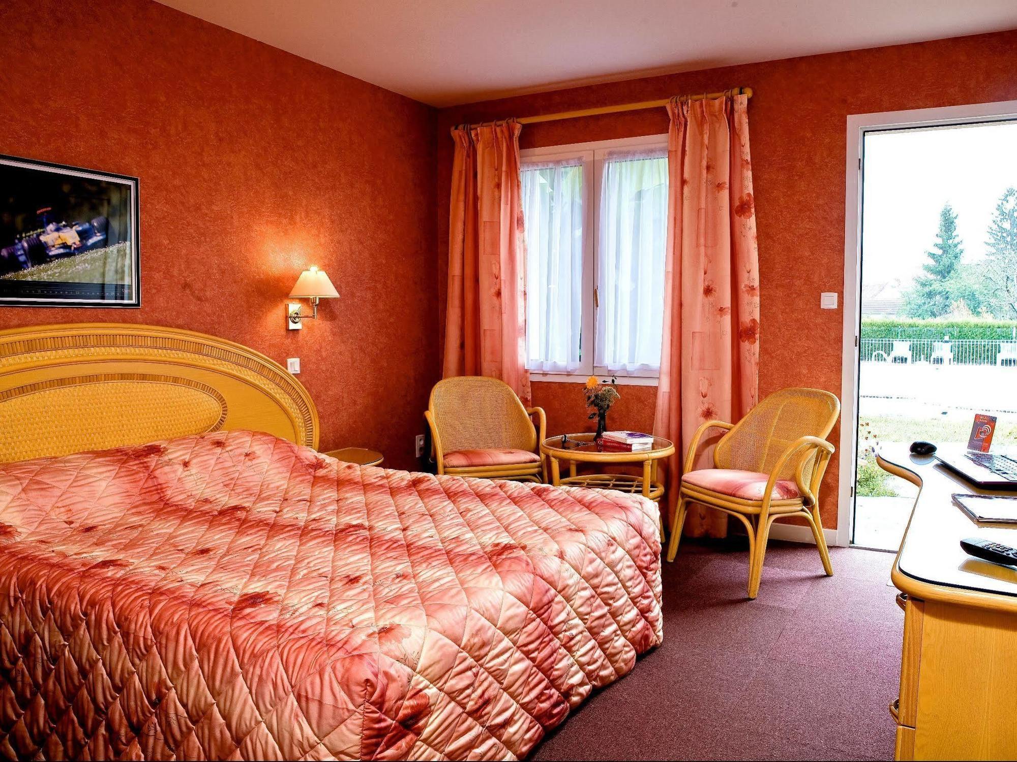Logis Hotel Du Pont Neuf Le Veurdre Dış mekan fotoğraf