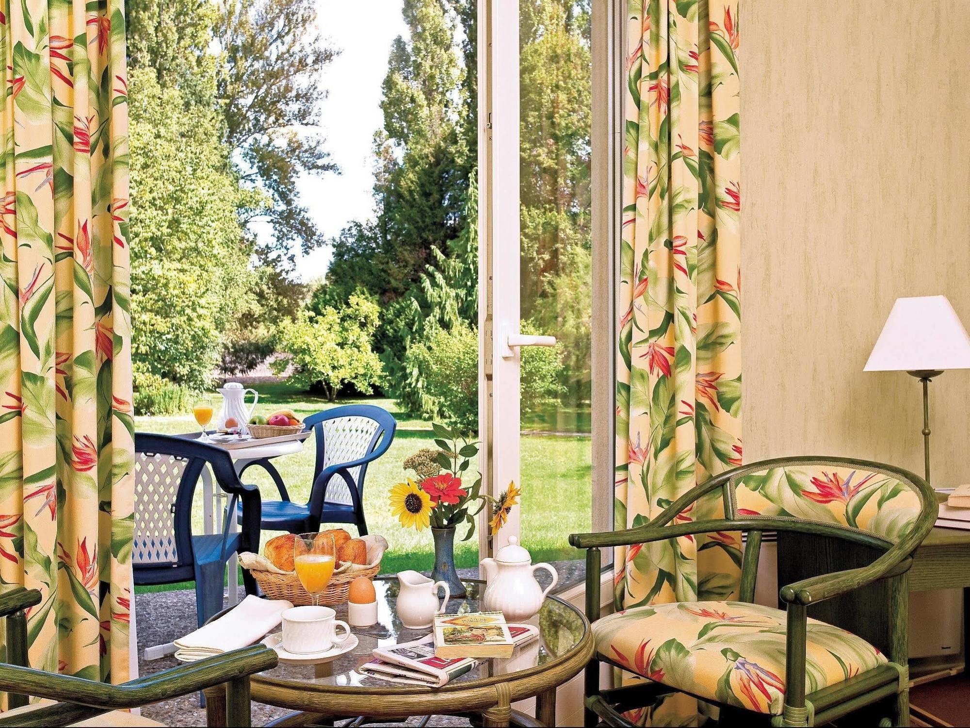 Logis Hotel Du Pont Neuf Le Veurdre Dış mekan fotoğraf